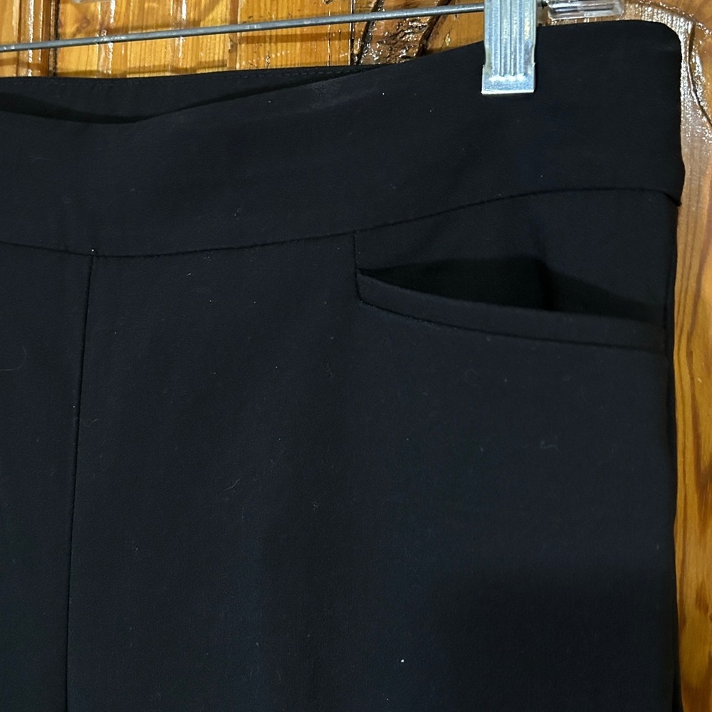 Chico's Black Wide-Leg Pull On Cropped Pants with Button Detail Hem. Chico’s 1 - Picture 5 of 8